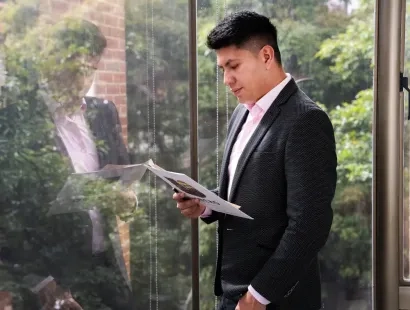 Profesional con especialización en Gerencia de la Seguridad y Salud en el Trabajo