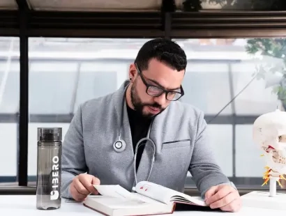 Profesional con especialización en Gerencia de la Calidad en Salud Virtual